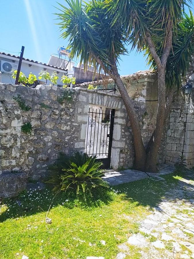 Appartement Castle Of Himara Extérieur photo